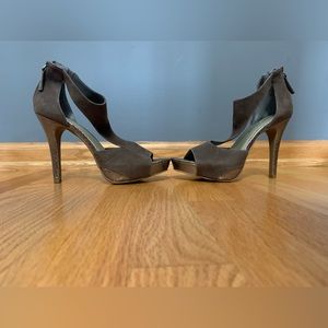 Audrey Brooke w/zip, Gray, Size 7.5